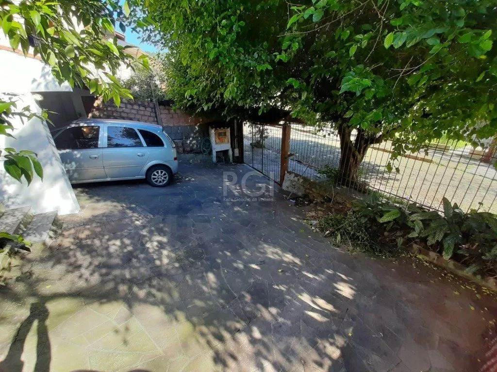 Imagem Casa para Venda - 122m², 5 dormitórios, sendo 2 suites, 2 vagas - Teresópolis