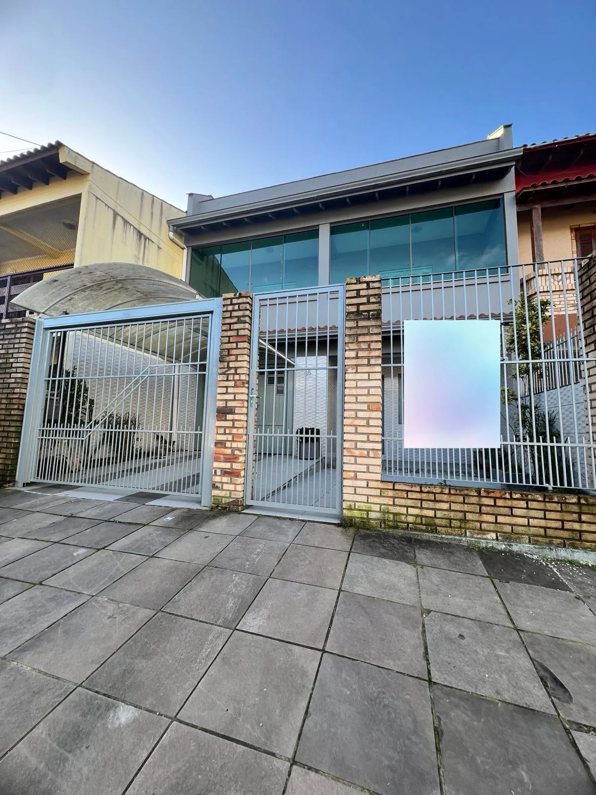 Imagem Casa à venda com 215m² na Hípica, 3 quartos sendo 1 suíte e 2 vagas
