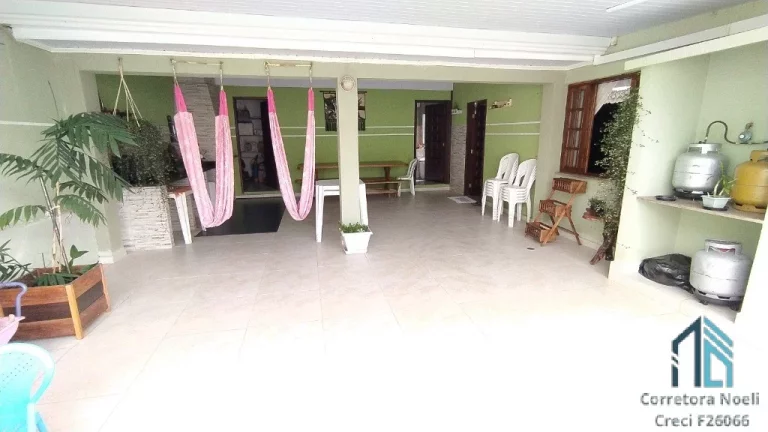 Imagem (PERMUTA) Casa a venda c/ático, ótima localização, 06 quartos c/suíte 8 vagas no Hauer em Curitiba PR