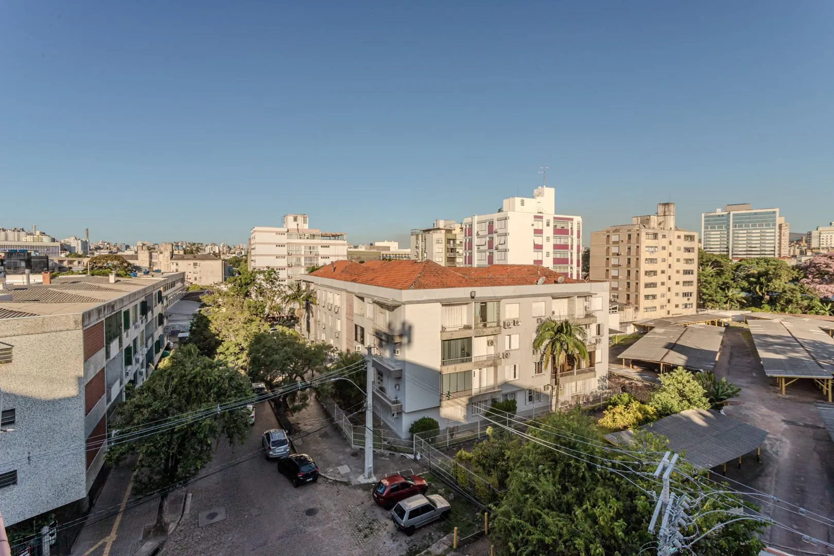 Imagem Apartamento de 2 dormitórios com dependência e vaga no bairro Santana DESOCUPADO