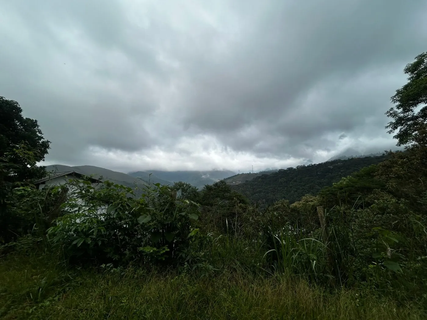 Imagem Terreno em Condomínio para Venda em Petrópolis / RJ no bairro Araras