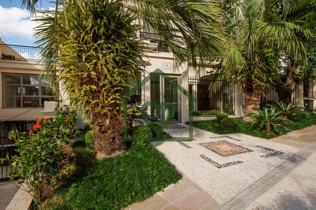 Imagem Empreendimento com 32 apartamentos, sendo 4 por andar, e 2 boxes com depósito por apartamento. Áre...