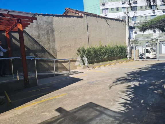 Imagem Sobrado Comercial para alugar no Canal 01 em Santos - SP