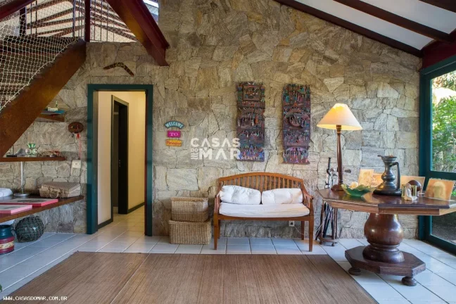 Imagem Casa Frente Mar para Venda em Armação dos Búzios / RJ no bairro Manguinhos