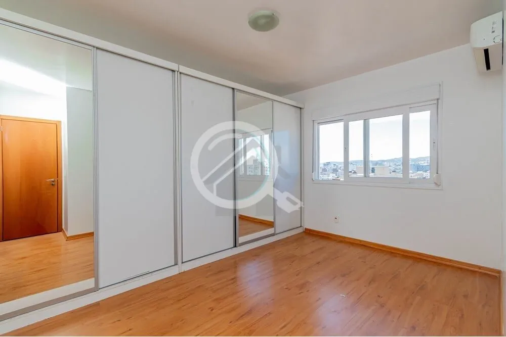 Imagem Apartamento impecável, semi-mobiliado na Cidade Baixa, condomínio referência na região com linda...
