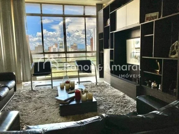 Imagem Localizado em uma torre única, este excelente apartamento oferece vista permanente para a charmosa ...