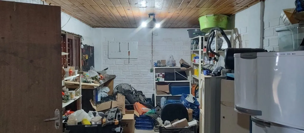 Imagem Vende Casa Comercial com deposito na parte de baixo, 289,80m²residência em cima.