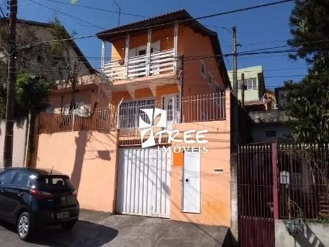 Imagem VENDA DE SOBRADO NO ARUJAMÉRICA, EM ARUJÁ/SP, 320m² com 3 quartos, suíte, lavanderia, salão e 05 vagas, sendo 02 cobertas. CONSULTE-NOS.