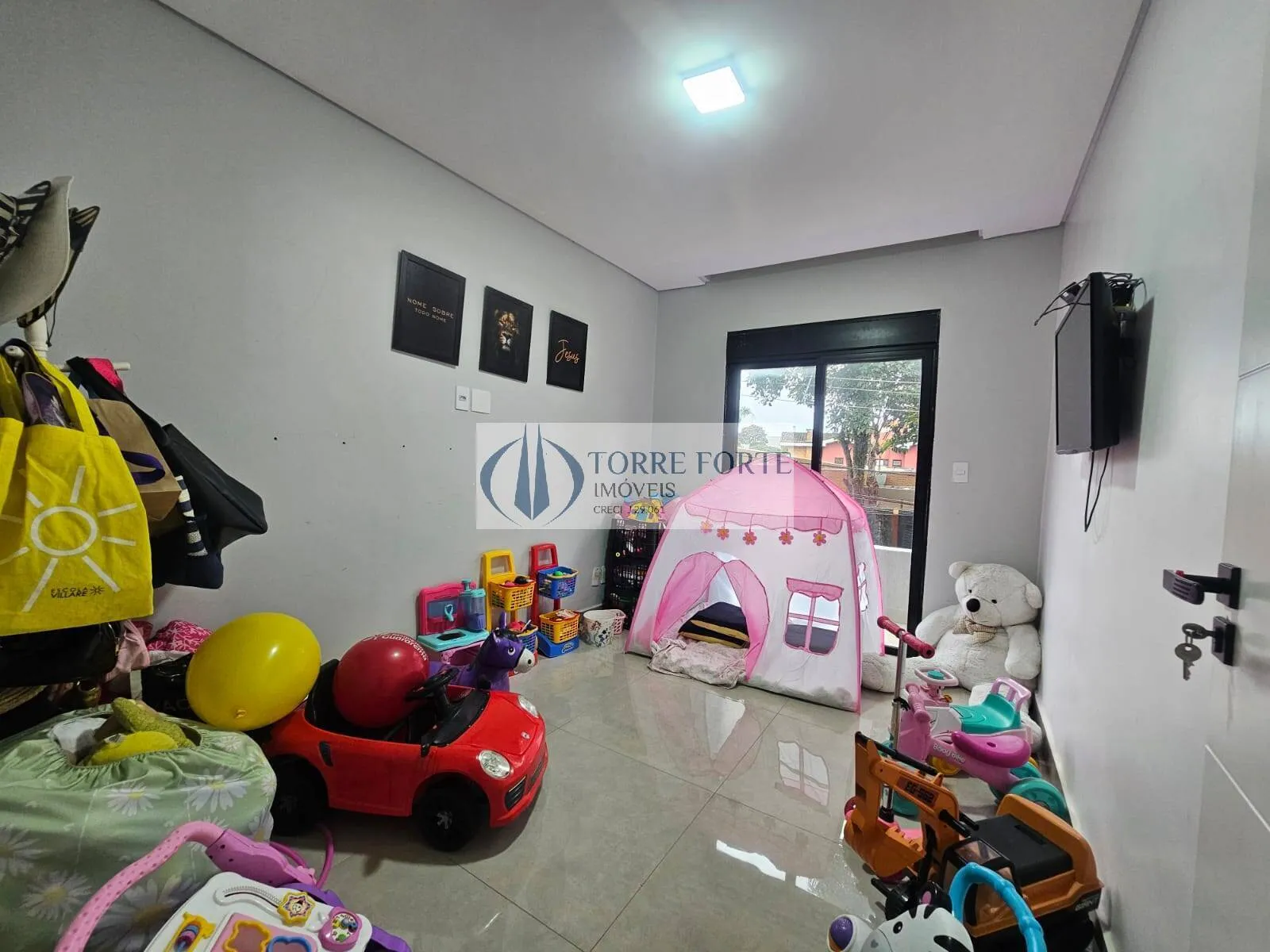 Imagem Ótima casa 396 m², 3 dormitórios sendo 1 suíte, 5 banheiros, em S.C do Sul
