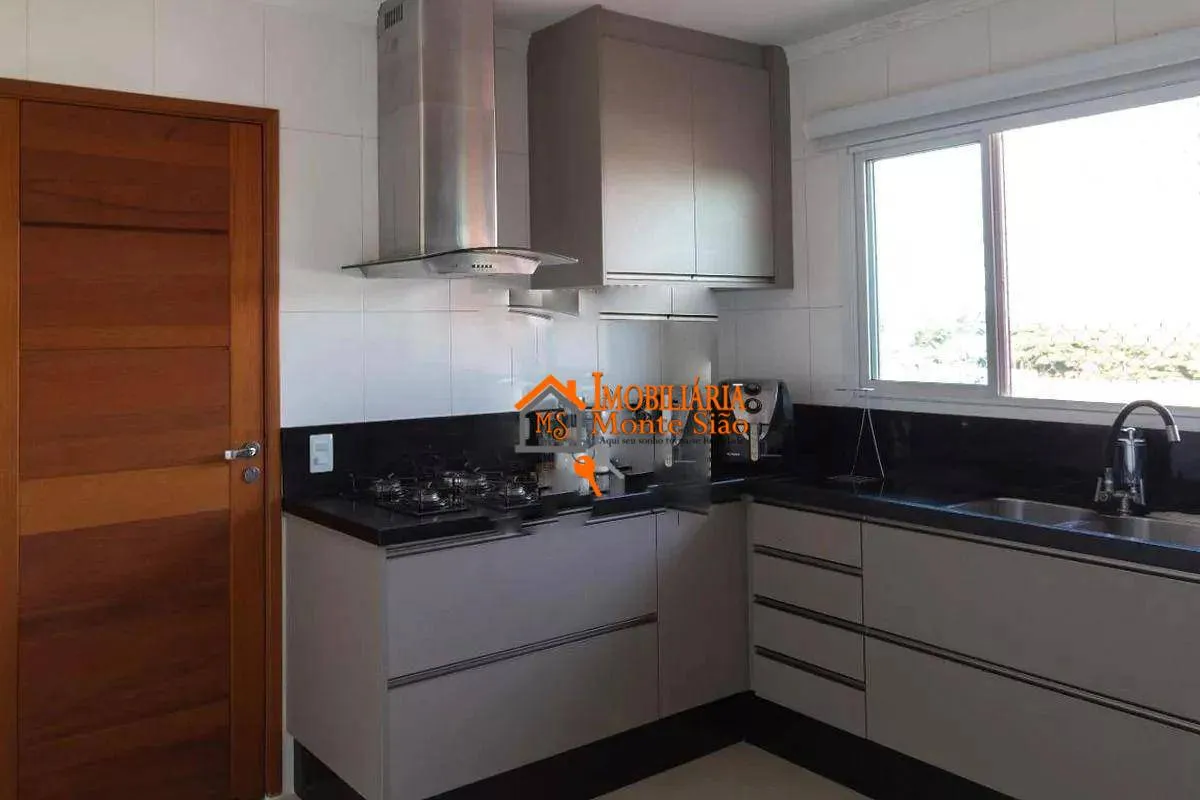 Imagem Casa com 3 dormitórios à venda, 168 m² por R$ 767.000,00 - Jardim Rizzo - Guarulhos/SP