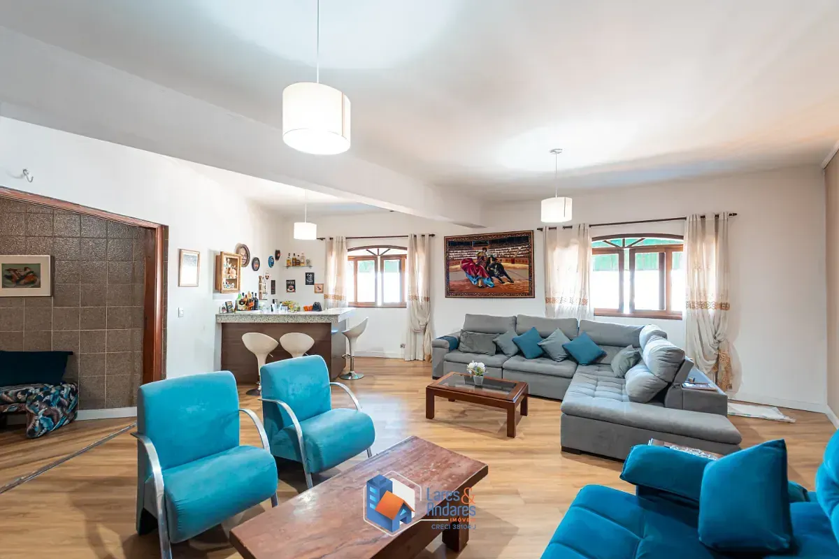 Imagem Casa para venda em Cidade Domitila com 3 quartos, sendo 1 suíte, 473m²