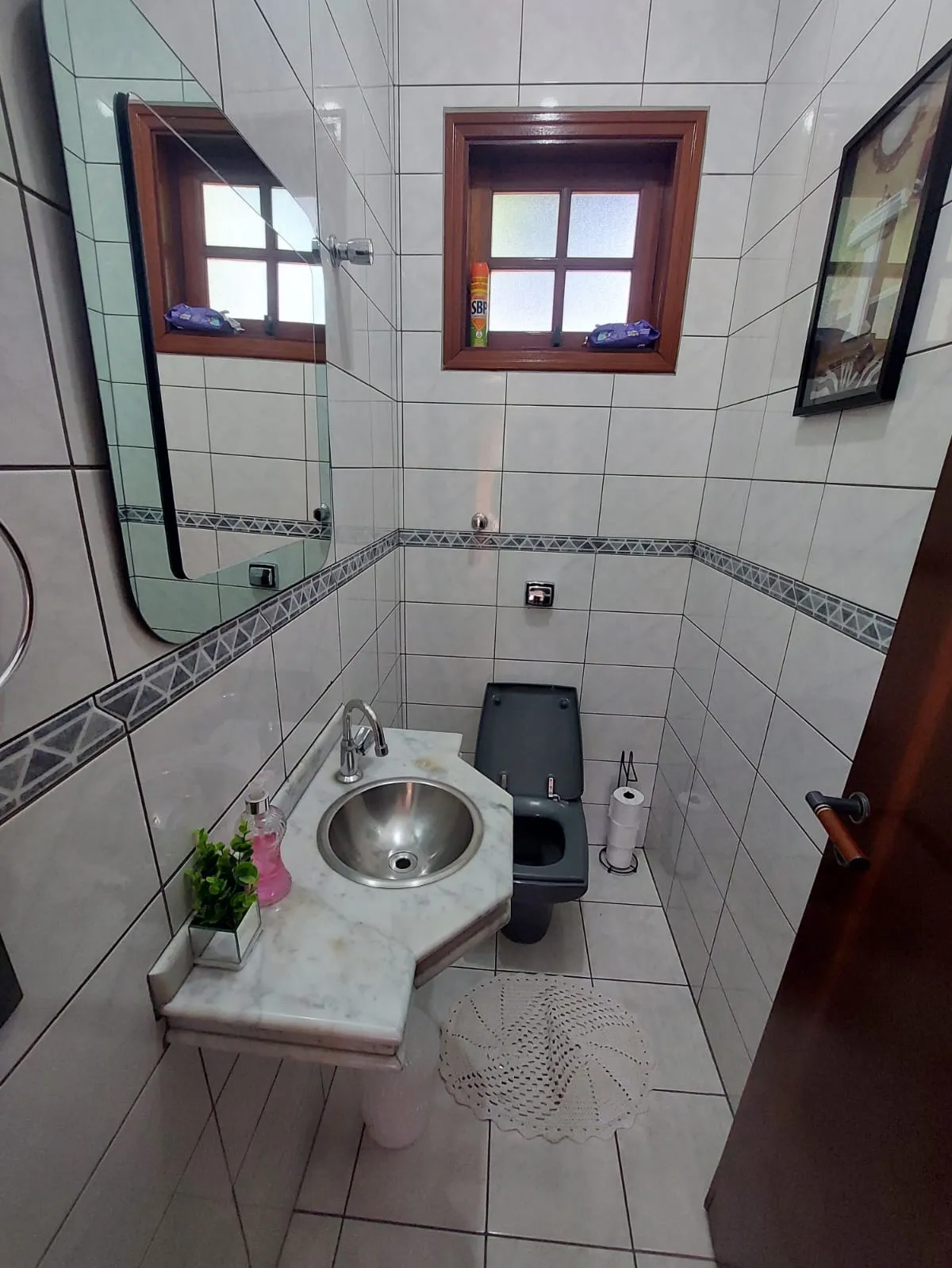 Imagem Casa 4 dorm escritório lareira sala de jogos de Esquina com 438m² Cond Vivendas do Lago