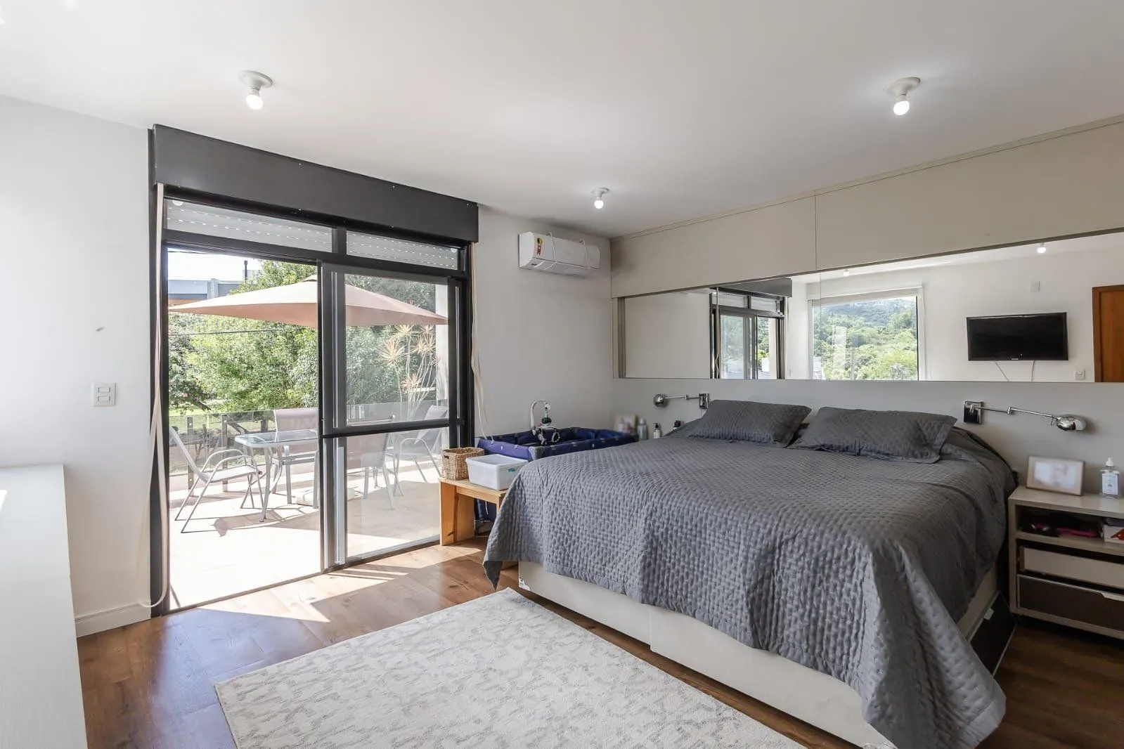 Imagem Casa em Condomínio com 3 quartos, 3 vagas e 184m² para vender por R$ 1.180.000 Rua Adriano Pereira Da Silva - Vila Nova, Porto Alegre