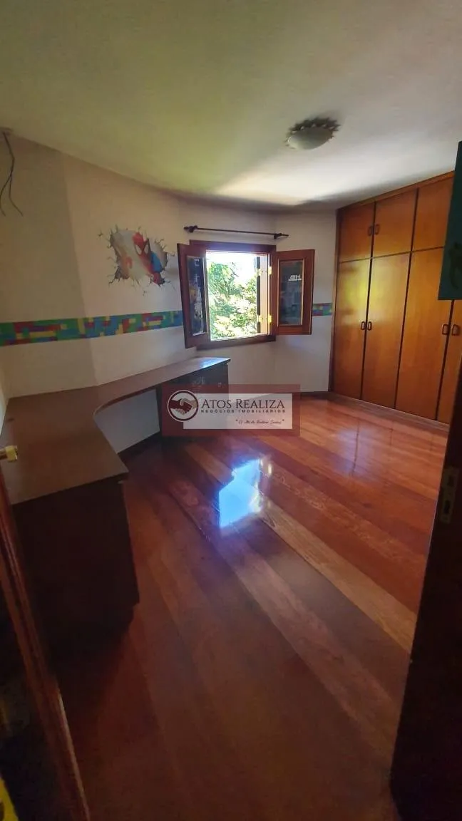 Imagem Casa a Venda no BOLSÃO Por R$ 2.600.000,00 IPTU R$ 1.900.00 - Bolsão Residencial de Interlagos Área construída 500m2, Terreno 580m2 (14,5x40m), - Vista permanente para a represa Guarapiranga, - Sal