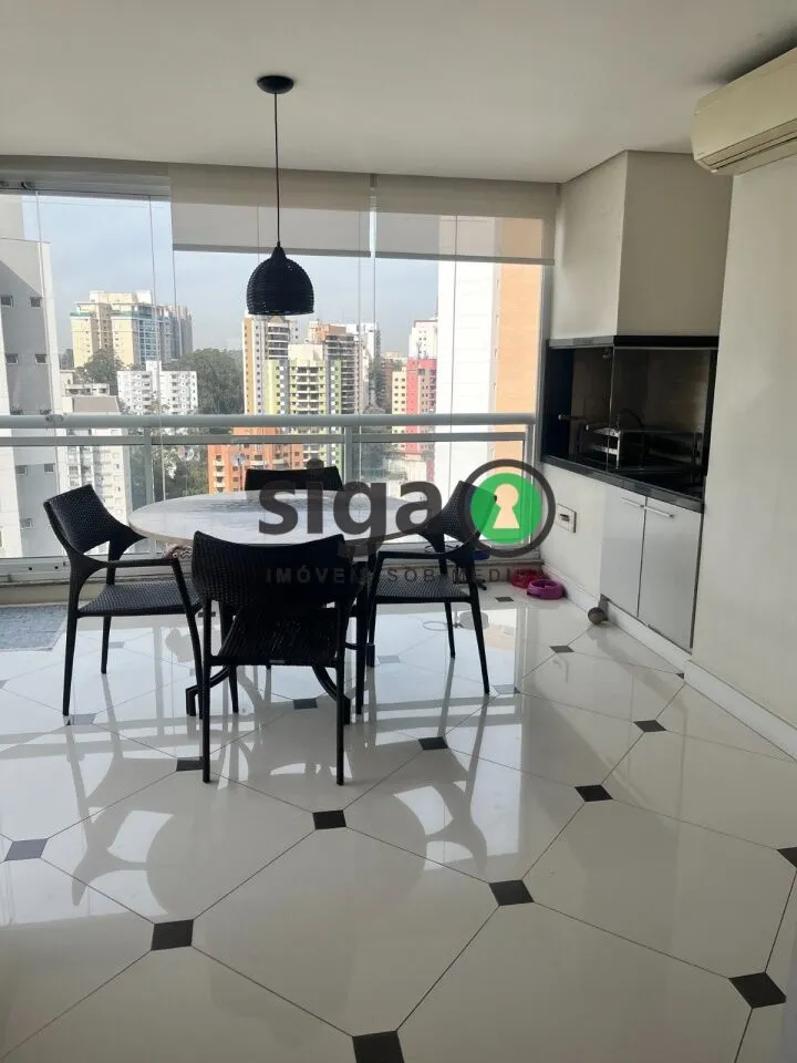Imagem Apto à Venda com 200m², 3 suites, 4 vagas, Semi mobiliado, andar alto, no Panamby