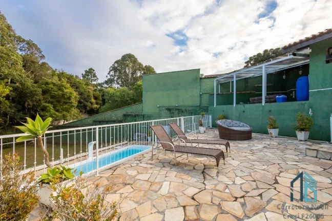Imagem Casa Alto Padrão, amplo terreno, 03 quartos c/suíte, piscina, 8 vagas, em Santa Felicidade Curitiba PR