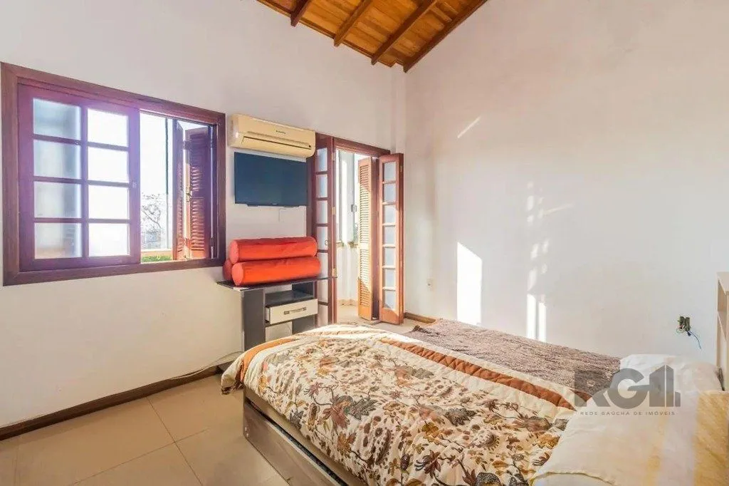 Imagem Casa com 3 dormitórios no bairro Cascata, Porto Alegre