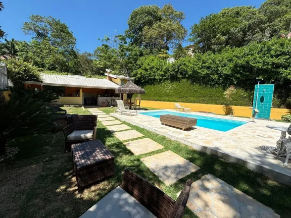 Casa à venda com 3 quartos, sendo 3 suítes, no condomínio Portal dos Nobres, Atibaia - SP