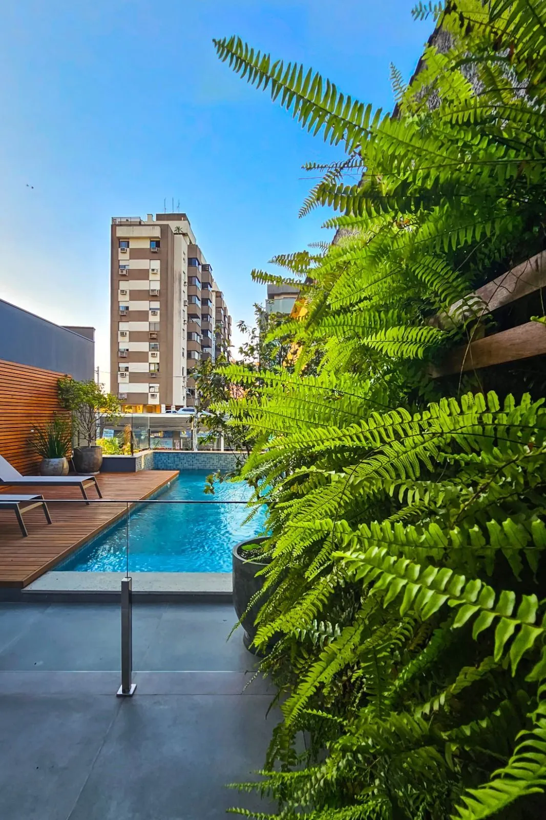 Imagem Apartamento completamente mobiliado e decorado, sacada, churrasqueira e vaga, com vista!