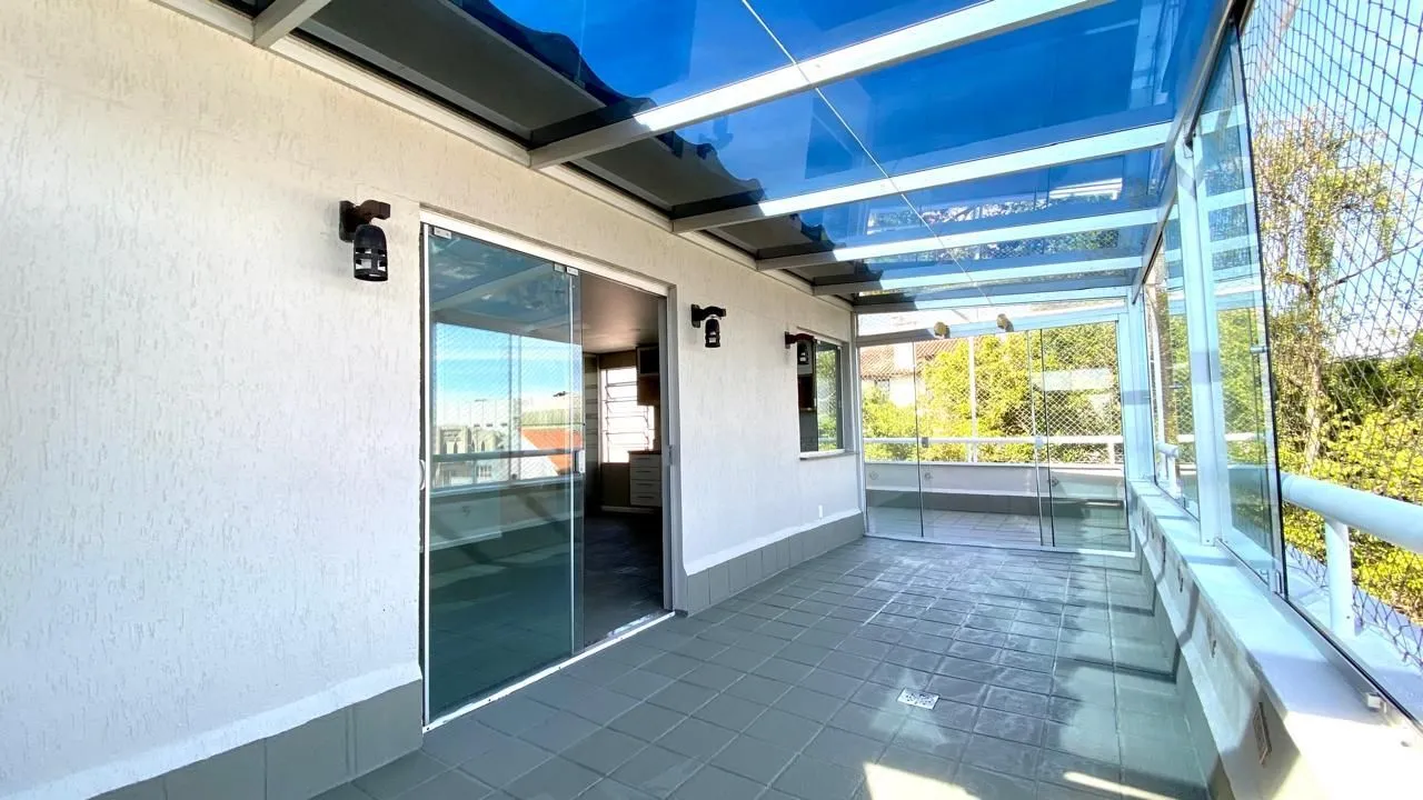 Imagem Cobertura de 2 dormitórios com terraço e vista panorâmica.