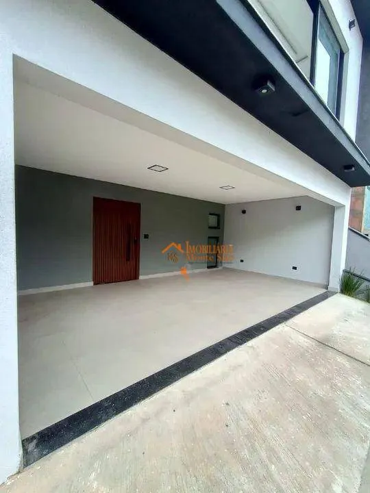 Imagem Sobrado com 3 dormitórios à venda, 240 m² por R$ 2.200.000,00 - Mogi Moderno - Mogi das Cruzes/SP