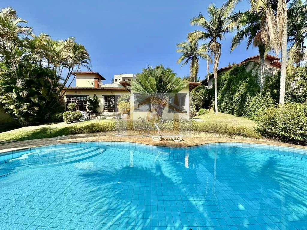 Imagem Rústica, TÉRREA em 4 lotes (1.880m²), 5 dormitórios / 3 suítes, piscina!