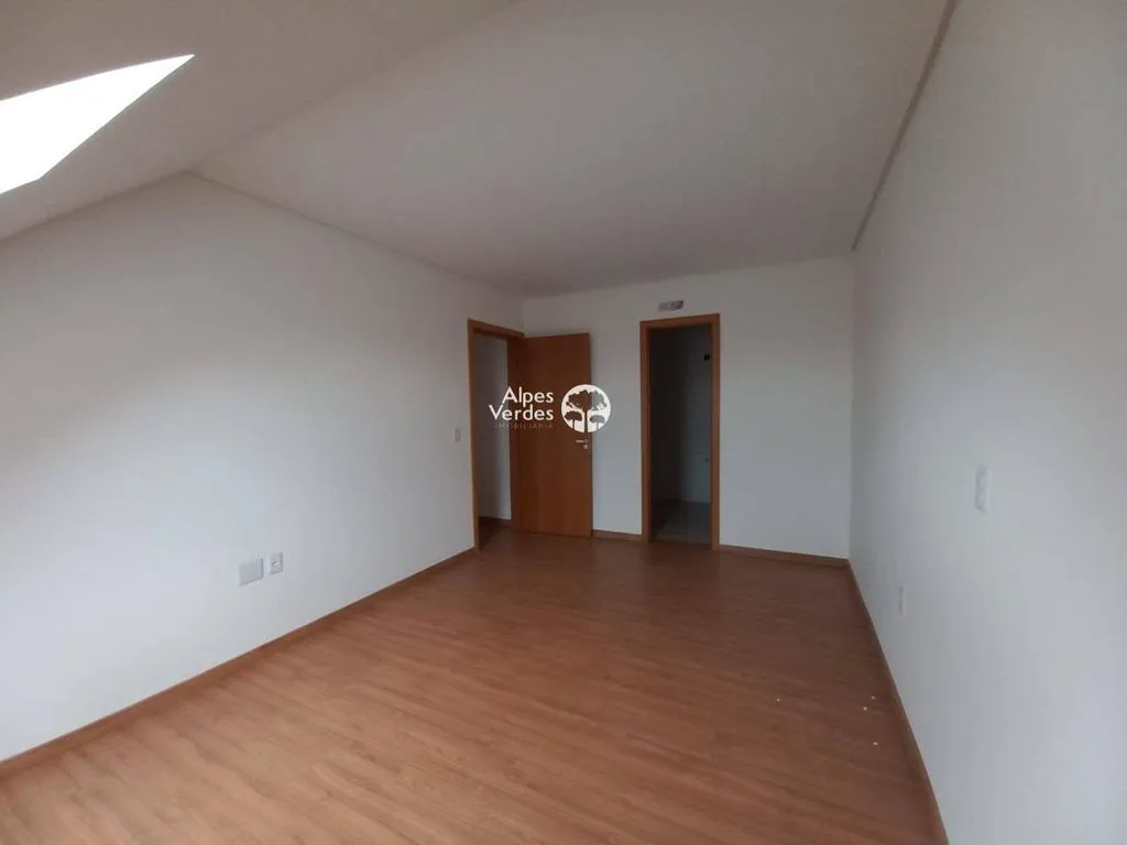 Imagem Vende-se apto próx ao centro de Gramado- 4 Quartos- R$1.730.000,00
