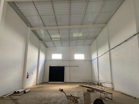 Imagem Barracão: Área do Terreno: 820,00 m² Área Construída 820 m² - Com recepção; 02 sala; 06 banh...
