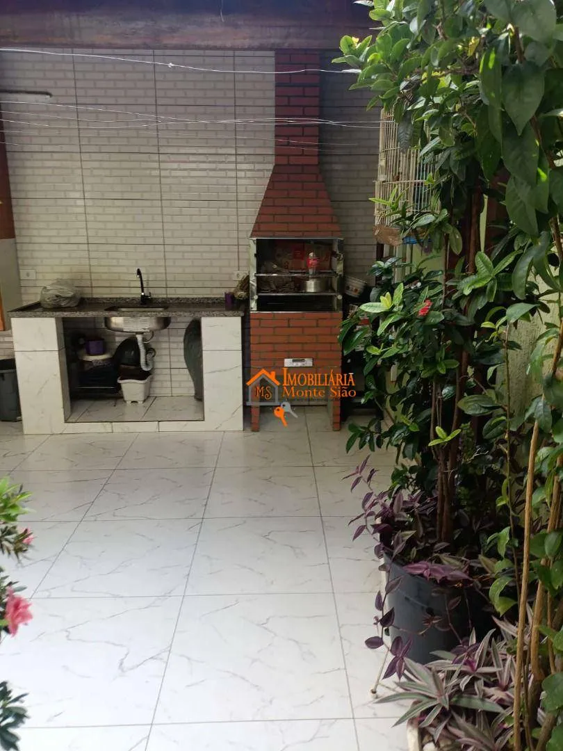 Imagem Sobrado Reformado com Suíte e Área Gourmet - 1km do Shopping Maia