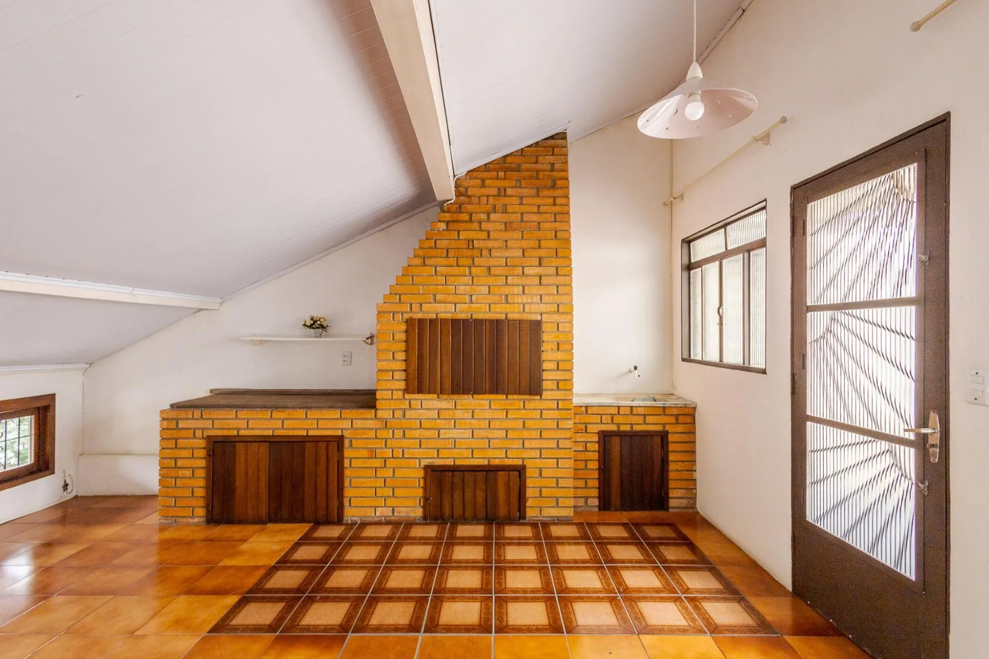 Imagem Casa para Venda - 210m², 4 dormitórios, 2 vagas - Petrópolis