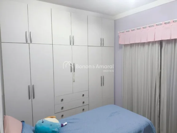 Imagem Este lindo imóvel conta com 3 dormitórios, sendo 1 suíte, todos equipados com ar-condicionado, as...