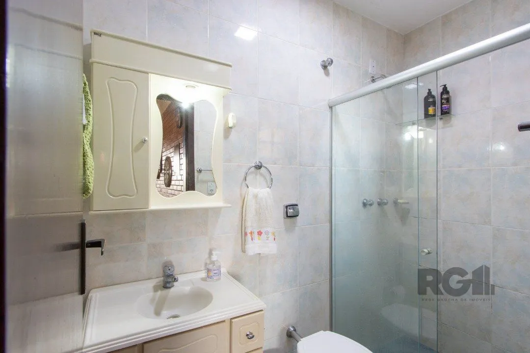 Imagem Casa para Venda - 220m², 3 dormitórios, sendo 2 suites, 5 vagas - Espirito Santo