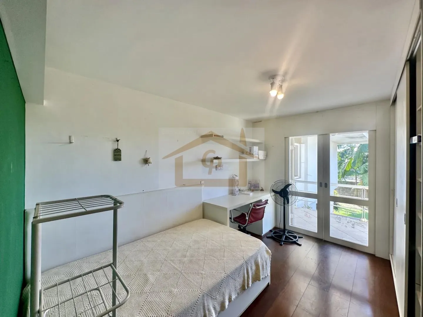Imagem Rústica, avarandada, Mista alvenaria e madeira de lei, 3 dorms/1ste, gourmet, lareira!
