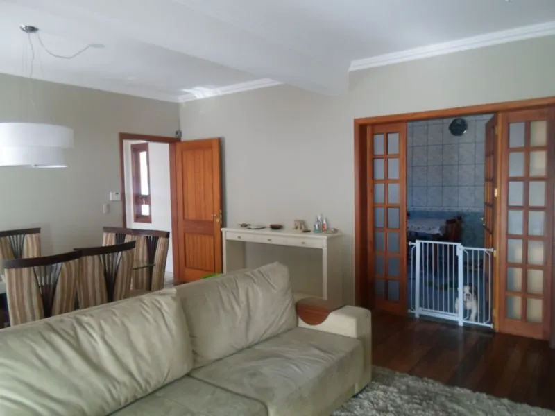 Imagem Casa para Venda - 400m², 6 dormitórios, sendo 2 suites, 5 vagas - Santo Antonio