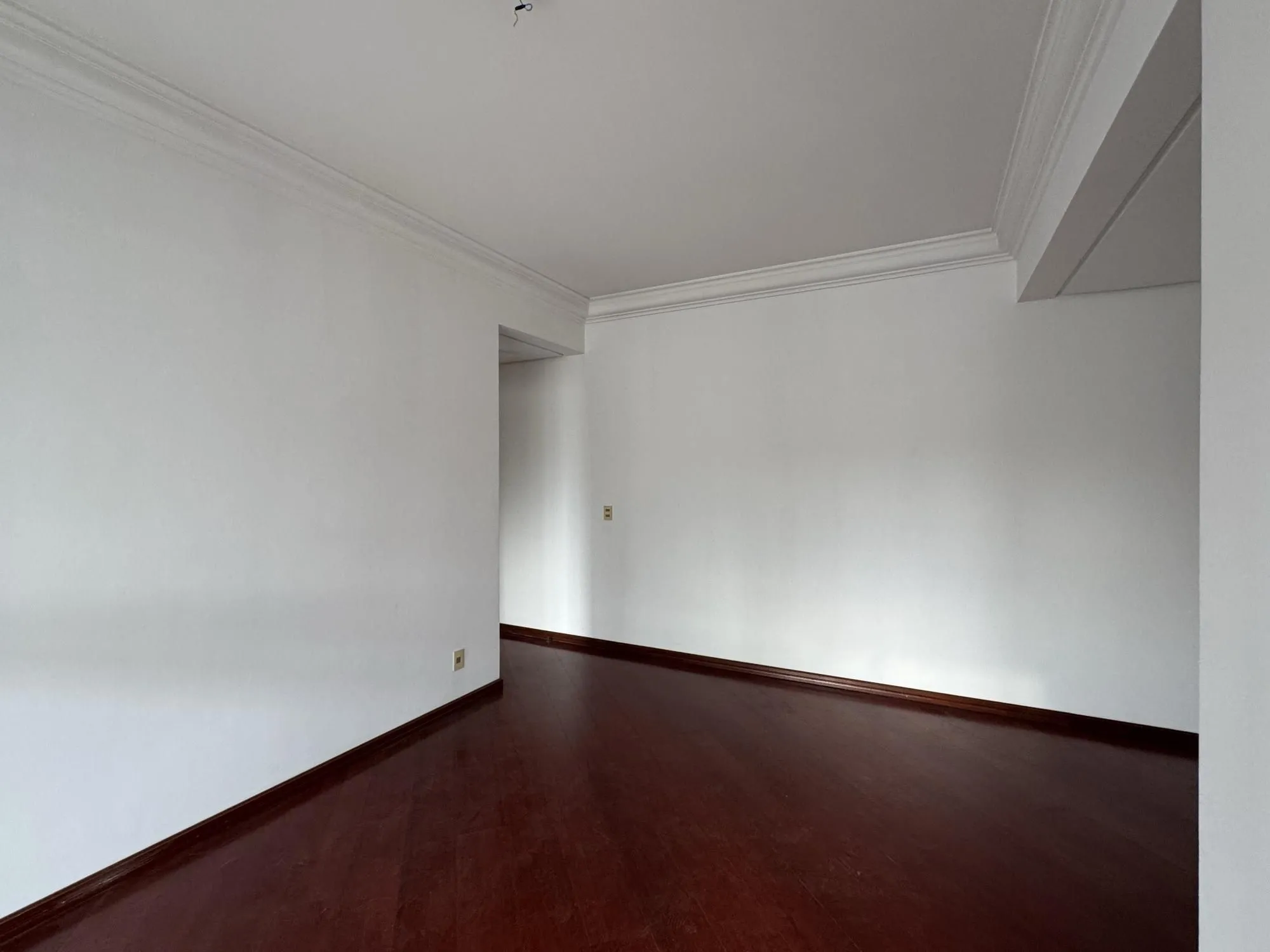 Imagem Apartamento 3 dormitórios com sacada, suíte e vaga de garagem no Menino Deus