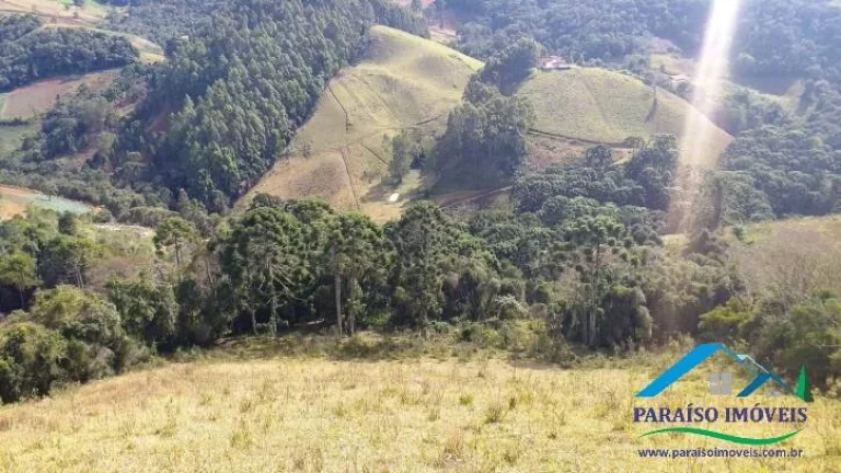 Paraíso para amantes da natureza: Terreno com cachoeira em Gonçalves! em Sertão do Cantagalo