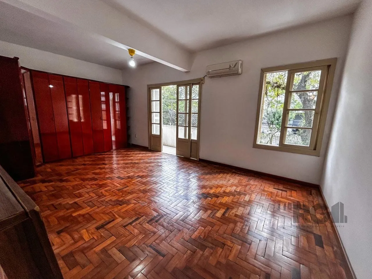 Imagem Apartamento com 3 quartos, 1 suíte, no bairro Rio Branco, Porto Alegre/RS
