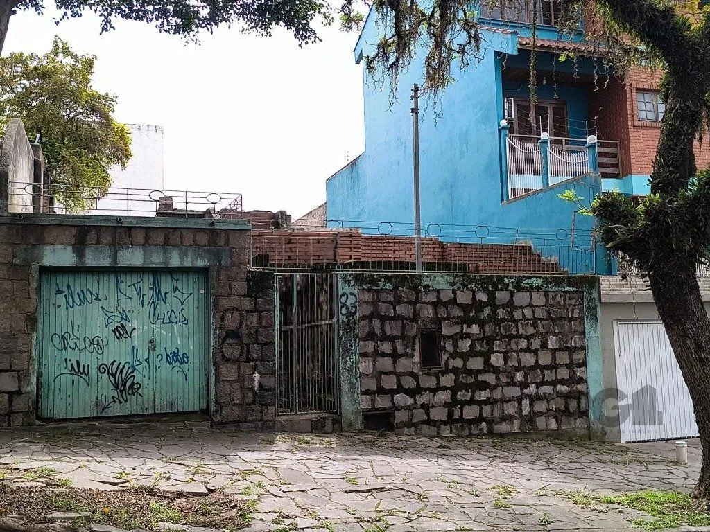 Imagem Vendo terreno no Bairro Partenon em Porto Alegre.