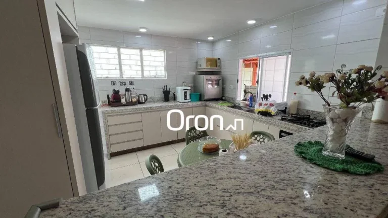 Imagem Casa com 3 dormitórios à venda, 231 m² por R$ 620.000,00 - Parque das Laranjeiras - Goiânia/GO