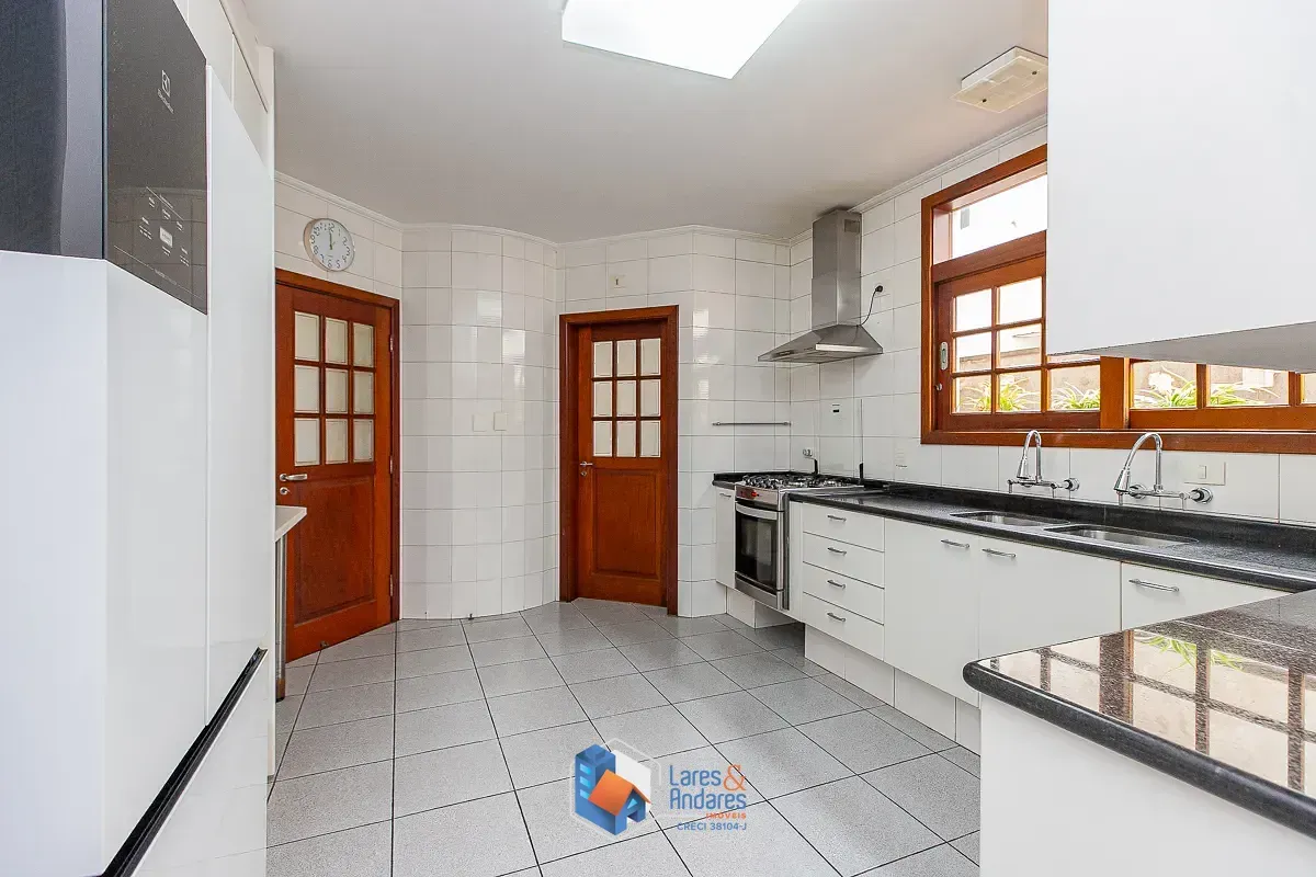 Imagem Casa no condomínio Residencial Morumbi para venda com 5 quartos, sendo 3 suítes, 425m²