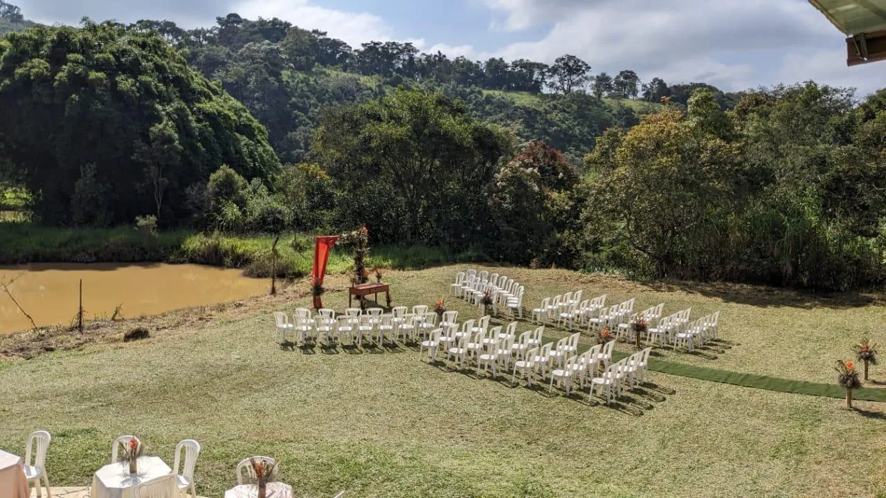 Imagem Vendo de um Excelente Sítio/Fazendinha em Crucilândia/MG com 5 hectares de terra (50.000 m²).