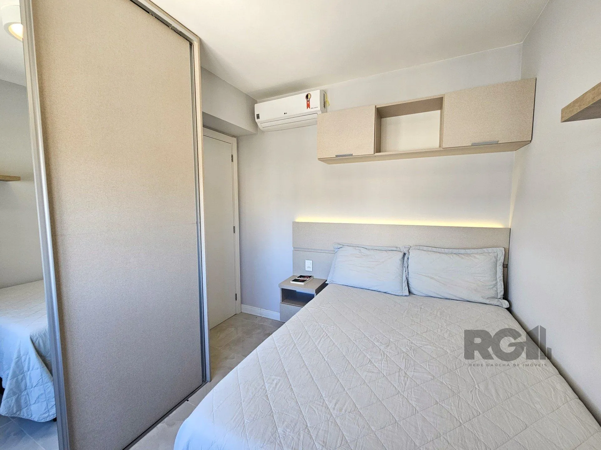 Imagem Apartamento para Venda - 67.43m², 2 dormitórios, sendo 1 suites, 2 vagas - Jardim Lindóia