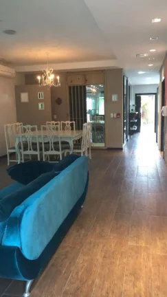 Imagem Casa alto padrão com 5 suítes na Praia dos Amores.