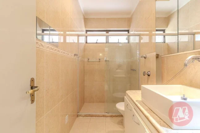 Imagem No Menino Deus 102 m², 2 dormitórios com sacada. e todo mobiliado.