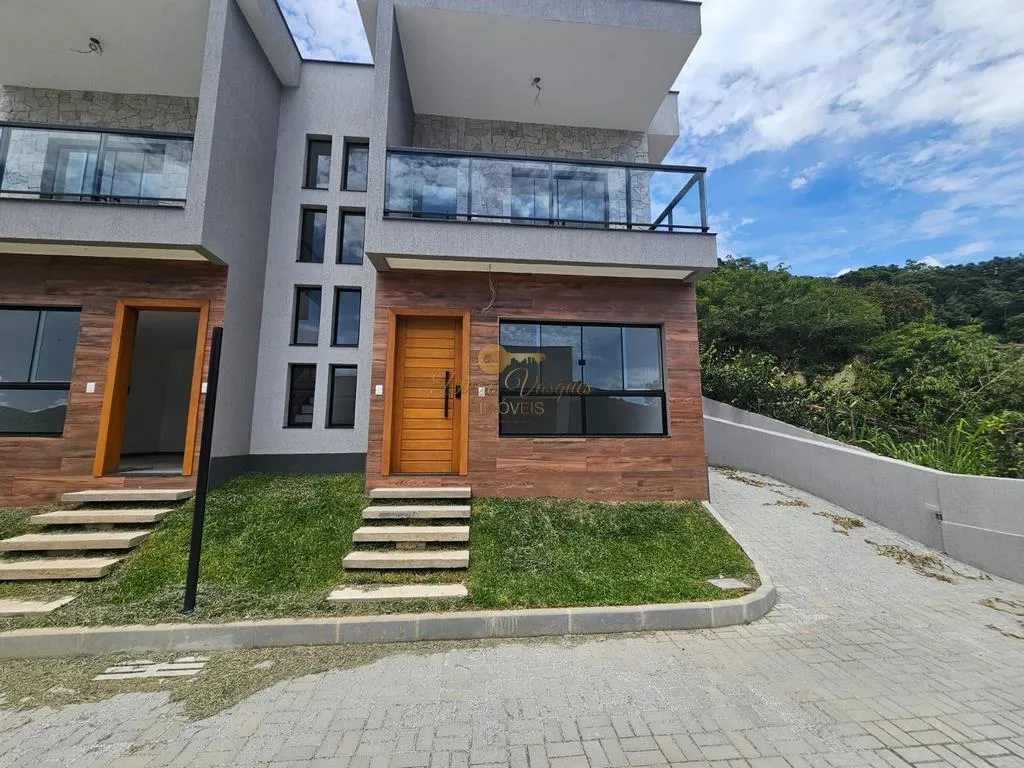 Imagem Casa em Condomínio para Venda em Teresópolis / RJ no bairro Golfe