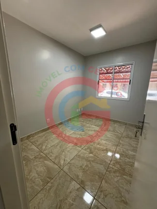 Imagem Casa térrea em condomínio. 2 quartos com 2 vagas.