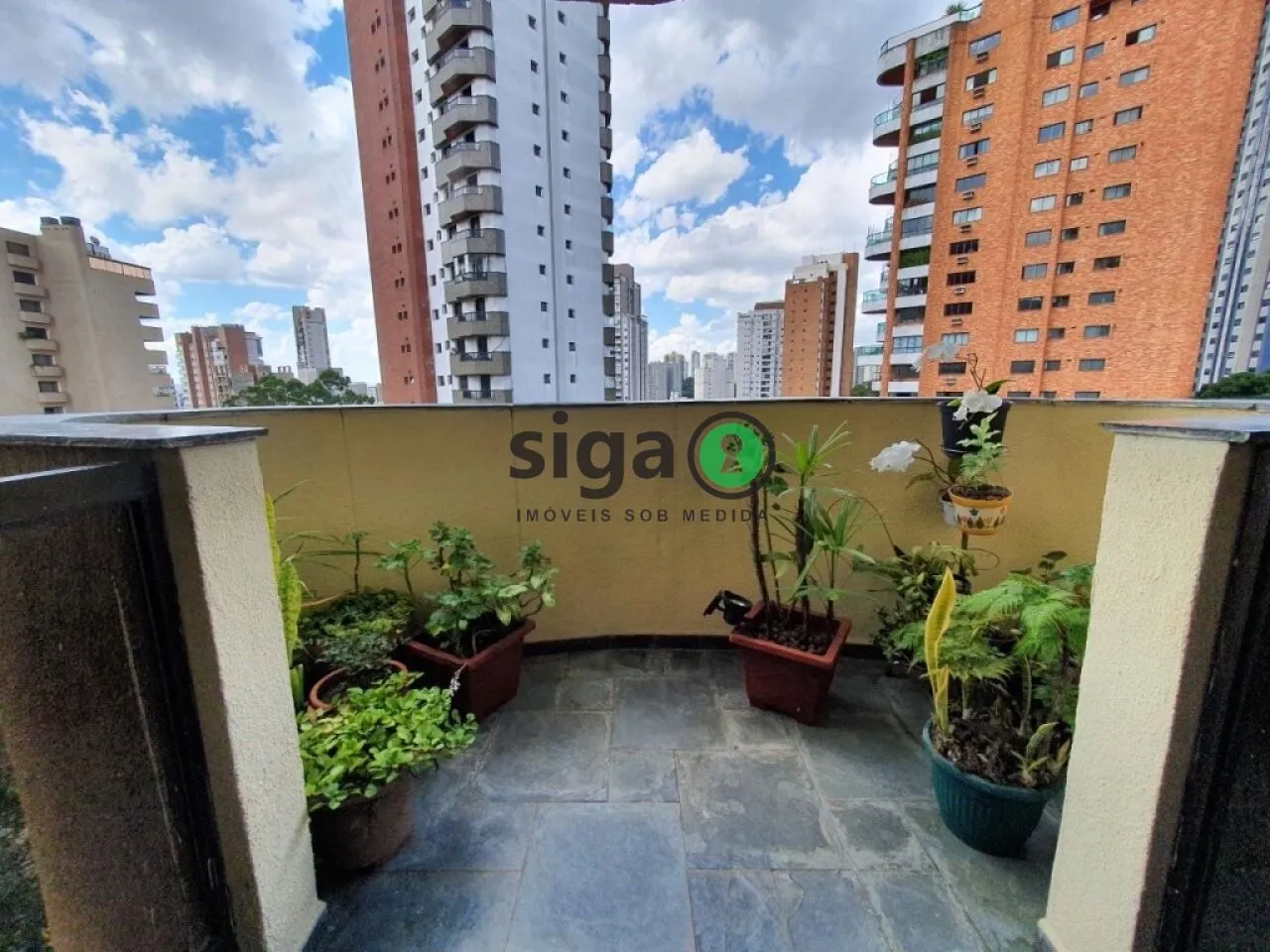Imagem VENDE e ALUGA na Vila Suzana (Região do Morumbi) Apartamento com 3 dormitórios e 3 Vagas