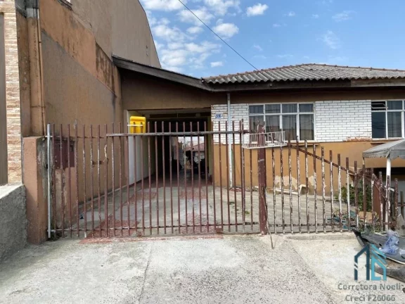 Imagem (PERMUTA) Casa térrea, 03 quartos c/suíte, parte podendo ser utilizado como Barracão, no Capão Raso em Curitiba PR