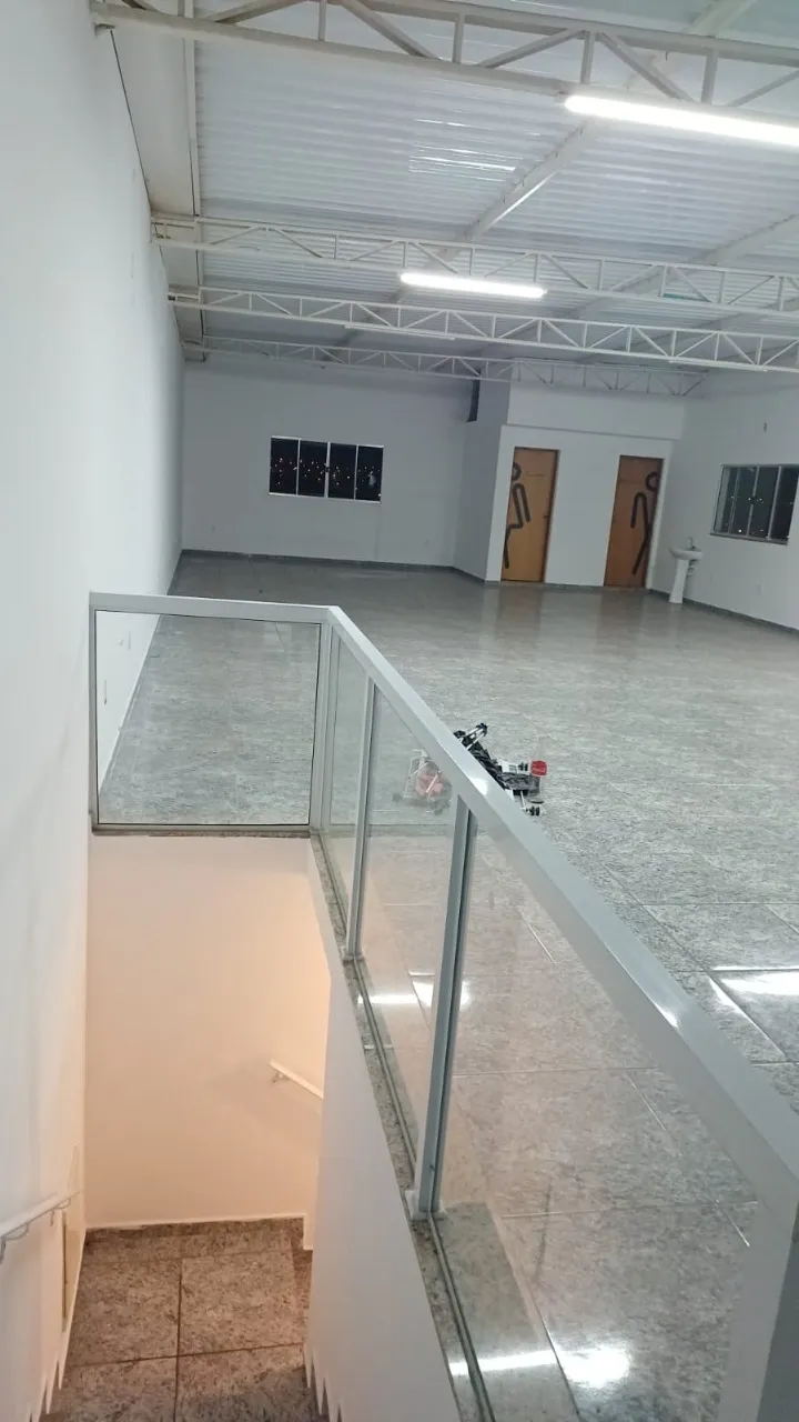 Imagem Salão Comercial de Alto Padrão para Locação em Sorocaba-SP, no Jardim Wanel Ville IV: 1 Sala, 2 Banheiros, 135m² de Área