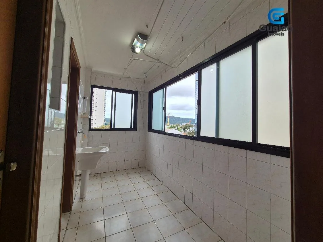 Imagem VENDO LINDO APARTAMENTO 2 DORMITÓRIOS, SUITE E GARAGEM FECHADA NA PONTA DA PRAIA EM SANTOS